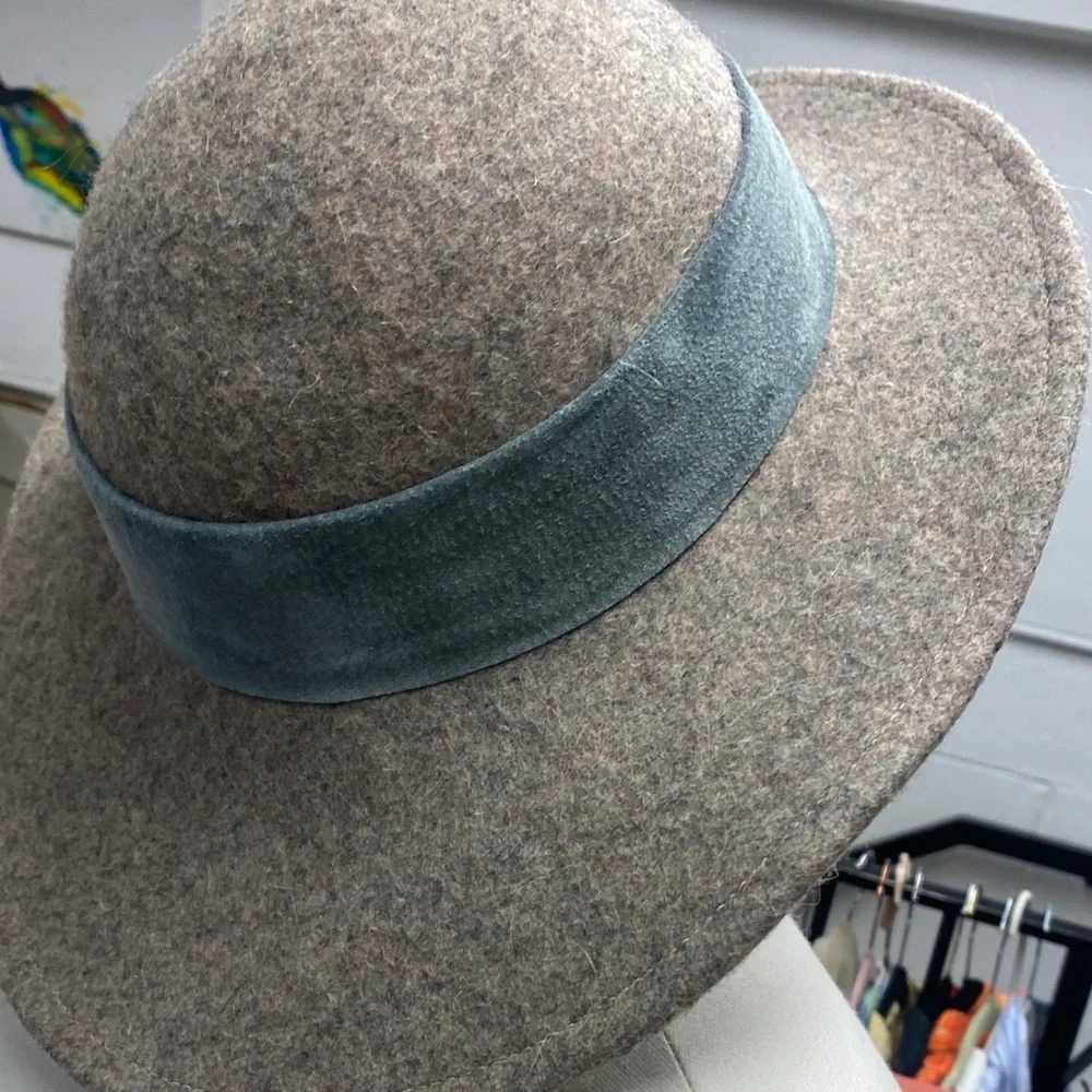 Vintage 70s- Whittal & Javits - mohair/neutral speckled tones with  teal band